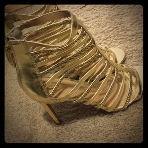 Gold , braided detail pumps